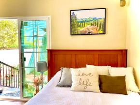 Sweet Tuscan dreams in LA.Private entrance w/patio